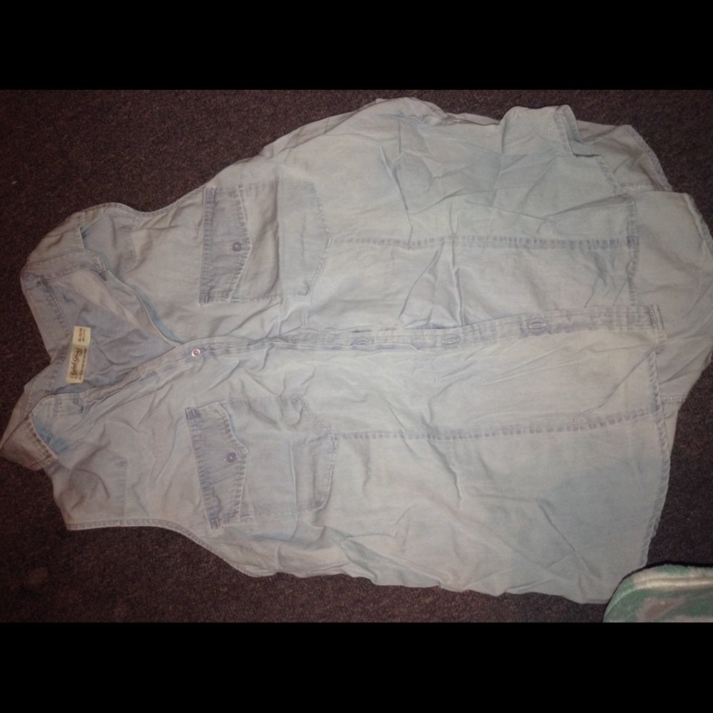 Sleeveless denim shirt